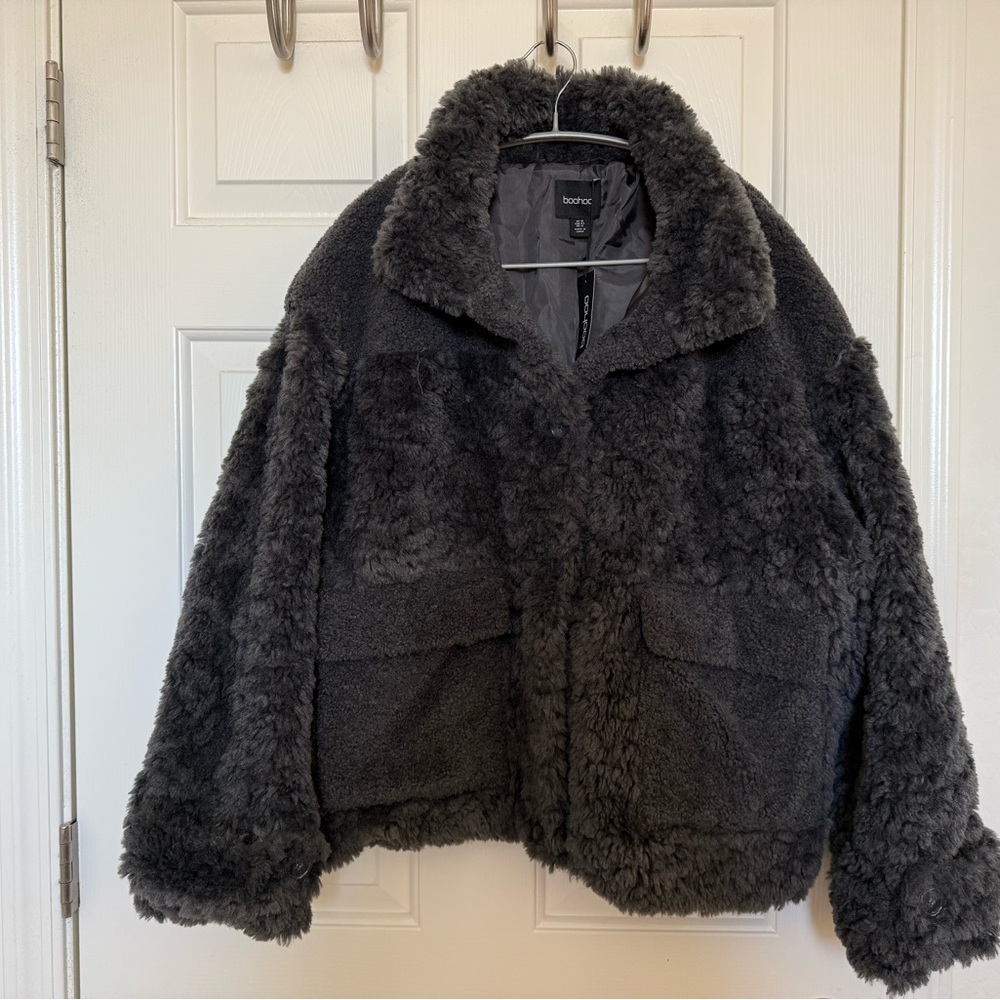 Boo Hoo NWT US 12 Soft Fluffy Cozy Faux Fur Cropped Jacket  Gray Oversized